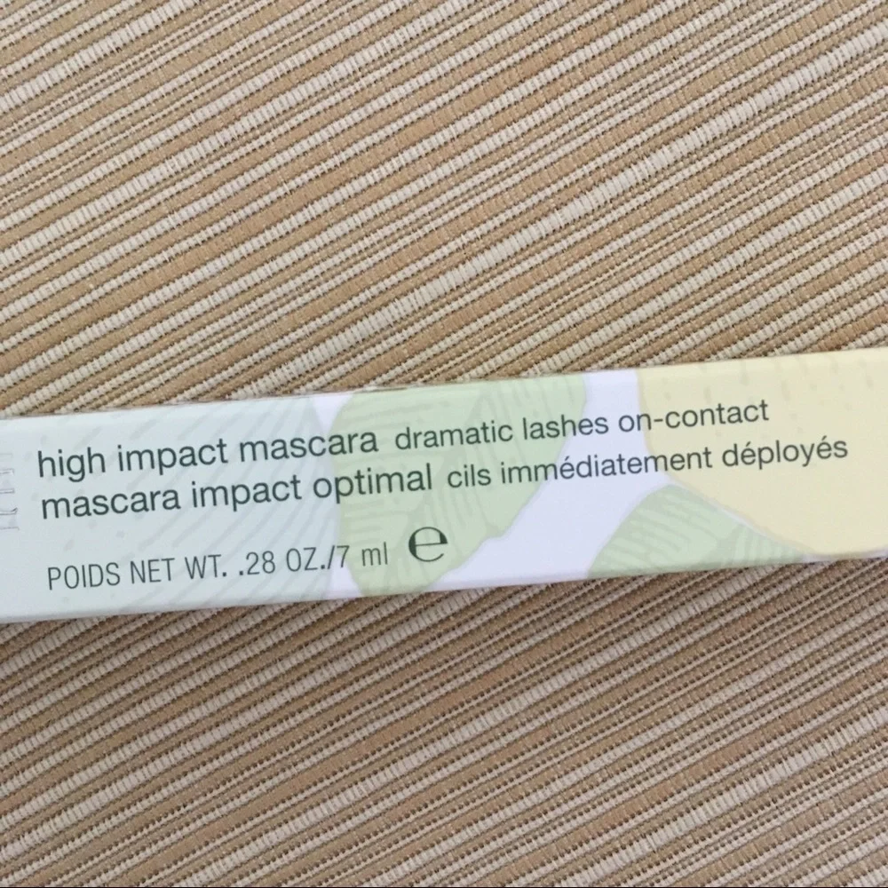 Clinique High Impact mascara dramatic lashes on-contact in BLACK